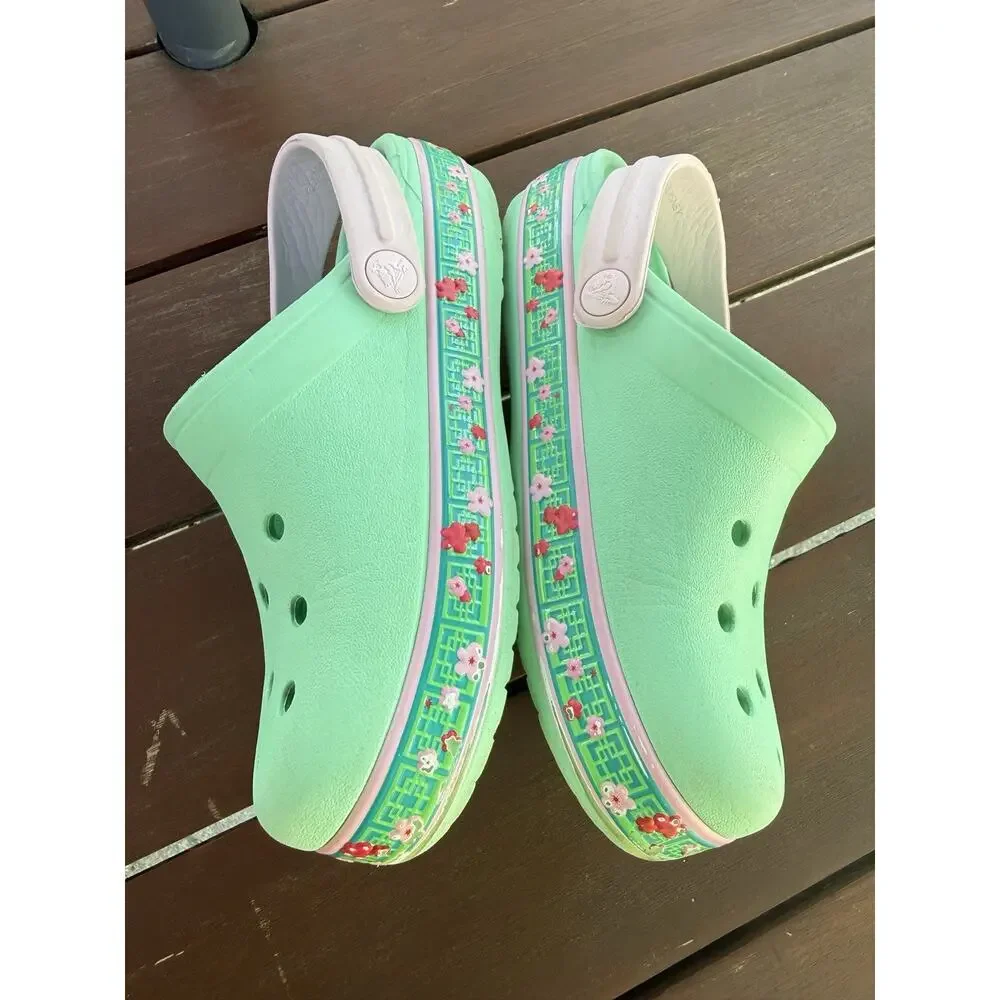 Crocs Disney Mulan Clogs Big Kids Size J2 Slip On Casual Shoes Pink Green